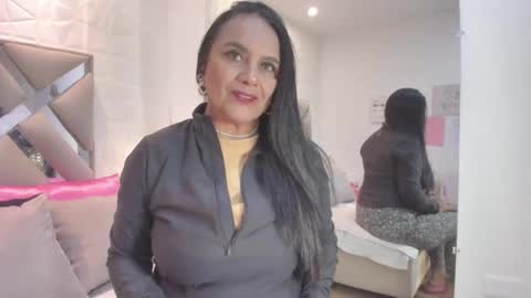 Raquel Moore  online show from February 5, 12:52 pm