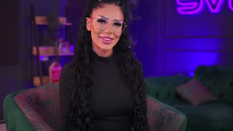 Raquelle online show from January 3, 6:57 pm