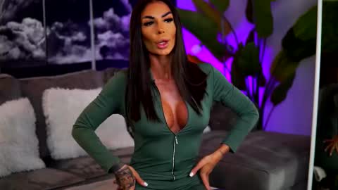 Raquelle online show from October 15, 9:12 am