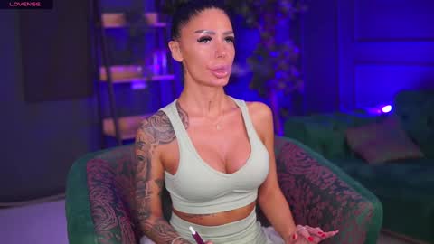 Raquelle online show from January 27, 5:48 pm