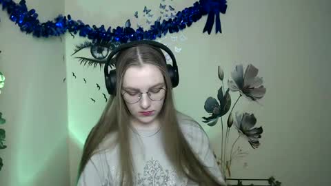 raspberry0101 online show from January 6, 7:56 pm