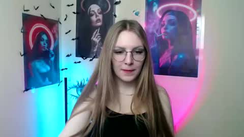 raspberry0101 online show from October 17, 7:11 am