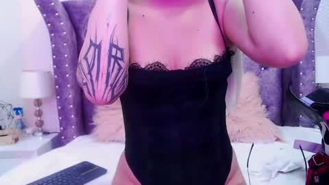 raven_love_ online show from October 21, 7:40 pm