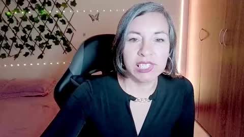 Rebbeca online show from November 18, 6:31 pm