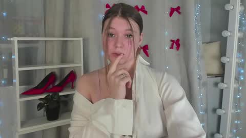 rebecca_____ online show from January 5, 6:35 pm