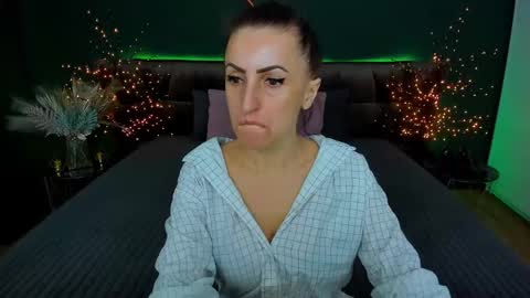 rebecca_diamonds online show from February 6, 6:40 am