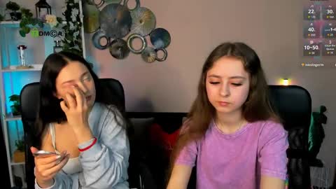 rebecca_smile_ online show from April 2, 6:33 am