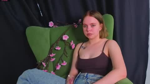rebeccacruze online show from June 14, 7:53 am