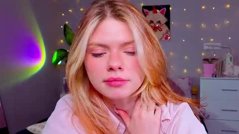 red__candy online show from April 16, 5:34 pm