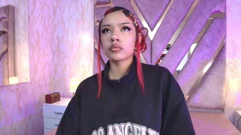 red_pandaa online show from November 18, 3:18 am