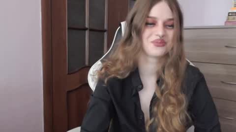 Lily online show from October 25, 2:30 am