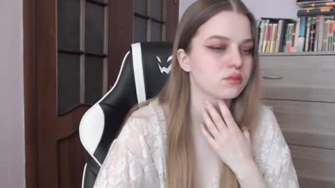 Lily online show from February 26, 2:41 am