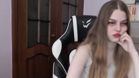 Lily online show from October 2, 3:33 am