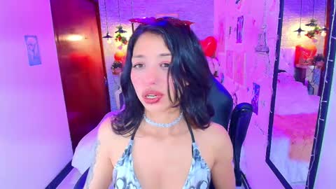 Lili Lopez online show from February 14, 8:15 pm