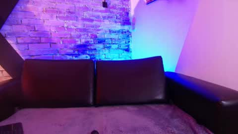   online show from October 1, 12:32 pm