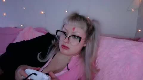 reiannmay online show from December 2, 3:52 am