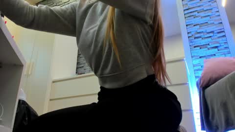 reina cummings online show from April 4, 6:56 am