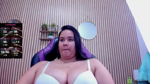 reina_loren online show from February 15, 7:51 am