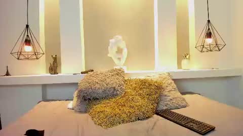 Laura online show from July 18, 3:47 pm