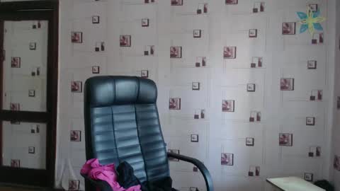 renataoia online show from February 23, 11:25 am