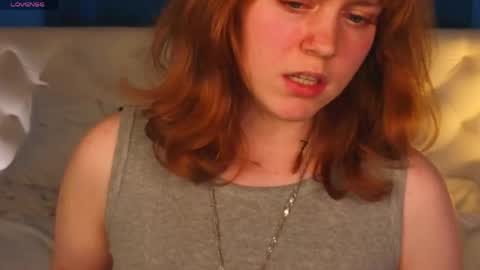 reneefoxy_ online show from June 7, 7:37 am