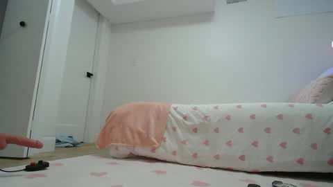 restlessrose11 online show from June 28, 1:34 am
