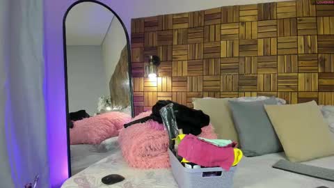 Sara online show from September 9, 10:15 am