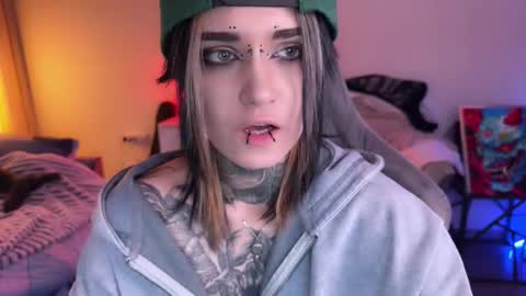   DianaBrite            fansl y online show from February 22, 3:02 pm