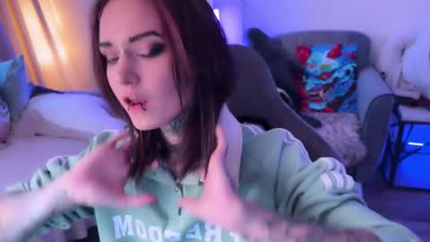   DianaBrite            fansl y online show from October 31, 1:48 pm