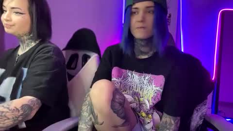   DianaBrite            fansl y online show from February 14, 3:05 pm