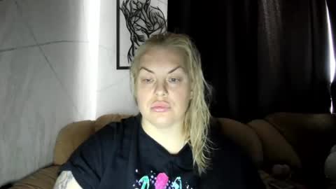 Robin Lili online show from July 8, 9:33 am