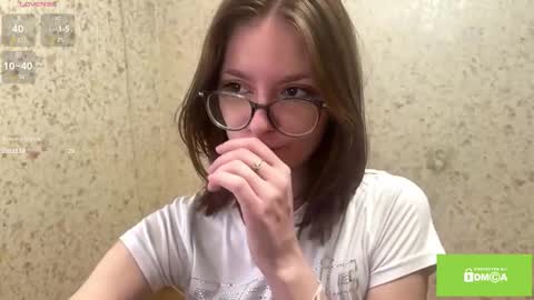 robynsentinella online show from March 29, 2:43 am