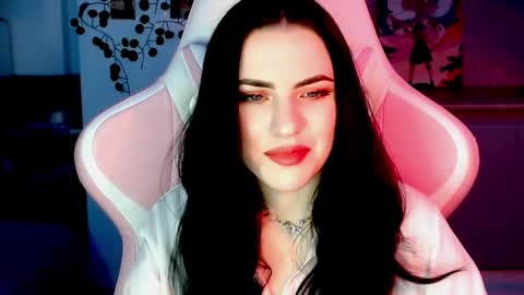 Sophie  online show from December 7, 9:28 am