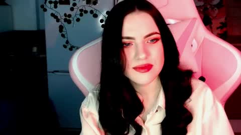 Sophie  online show from December 8, 10:30 am