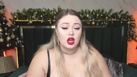 Chloe online show from December 17, 8:32 pm