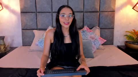roseaurora online show from June 2, 10:49 am