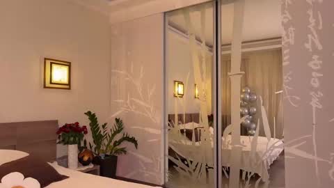 Roselyn  online show from November 7, 4:45 pm