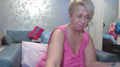 Lovepinklilly online show from March 6, 7:20 pm