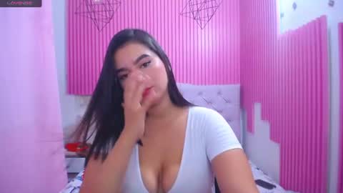 roses_liittle_ online show from August 5, 12:06 am