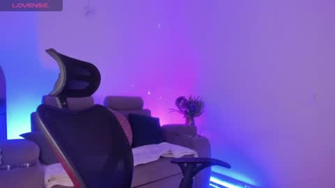 ross_lee online show from April 16, 9:39 pm