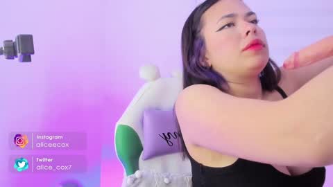   online show from March 8, 11:13 am