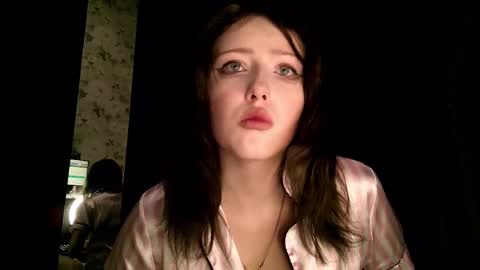 rosy_petal online show from November 19, 4:51 pm