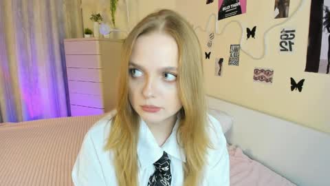 Im Luna online show from June 2, 9:27 pm