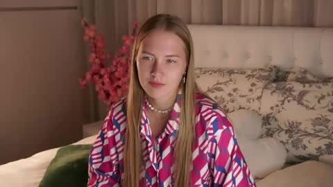 Anna Lokiss online show from September 15, 12:02 pm