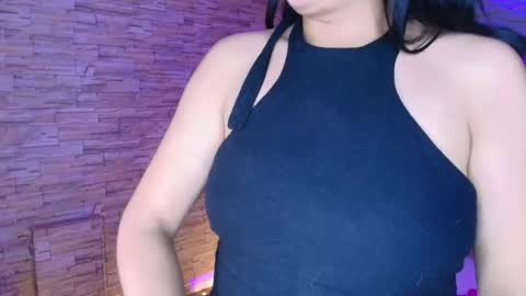 roxanne_han online show from September 26, 11:52 am