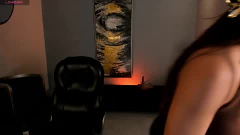 Roxanne Hill  online show from October 23, 11:38 am