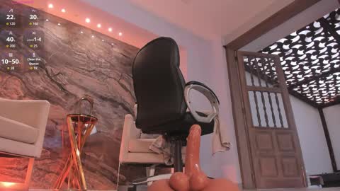 Roxanne Hill  online show from April 4, 1:43 pm