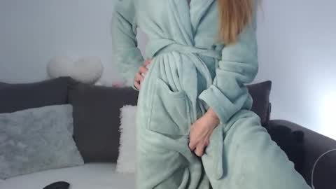 roxanneliss online show from November 29, 2:43 pm