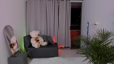  R O X I E  online show from February 13, 12:46 am