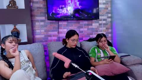 roxxie_fox online show from June 2, 8:21 pm